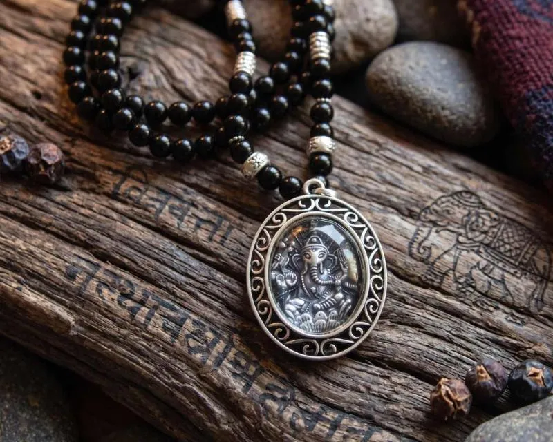 Ovaler Ganesha an Achat Perlenkette